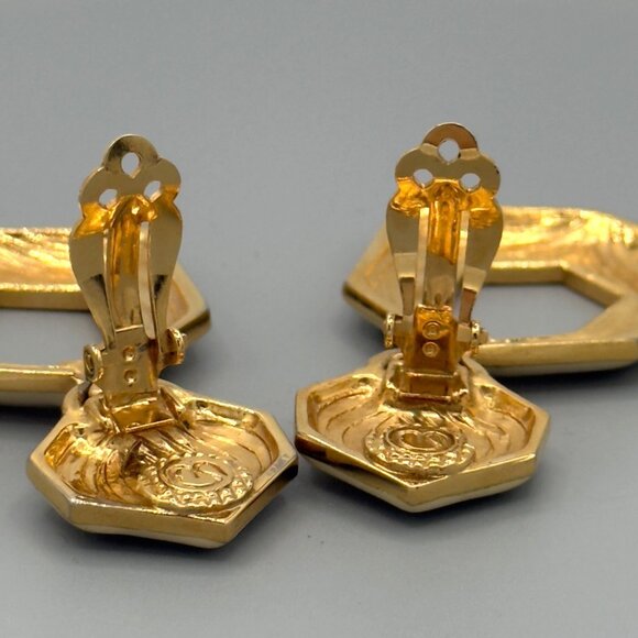 Vintage St. John Knits Tan Enameled Gold Tone Drop Clip On Earrings Geometric - Picture 9 of 14